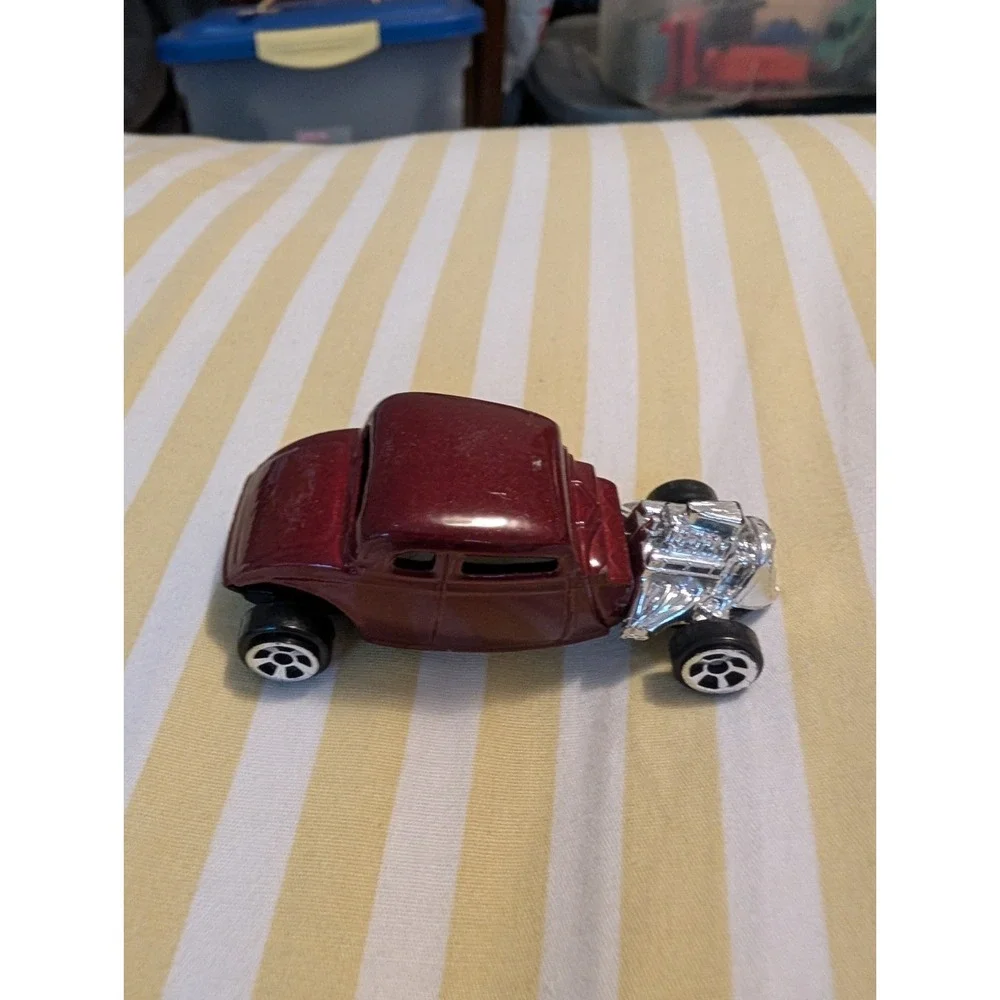 Maisto Plum Metallic 1934 Ford Coupe Hot Rod Loose Diecast 1:64